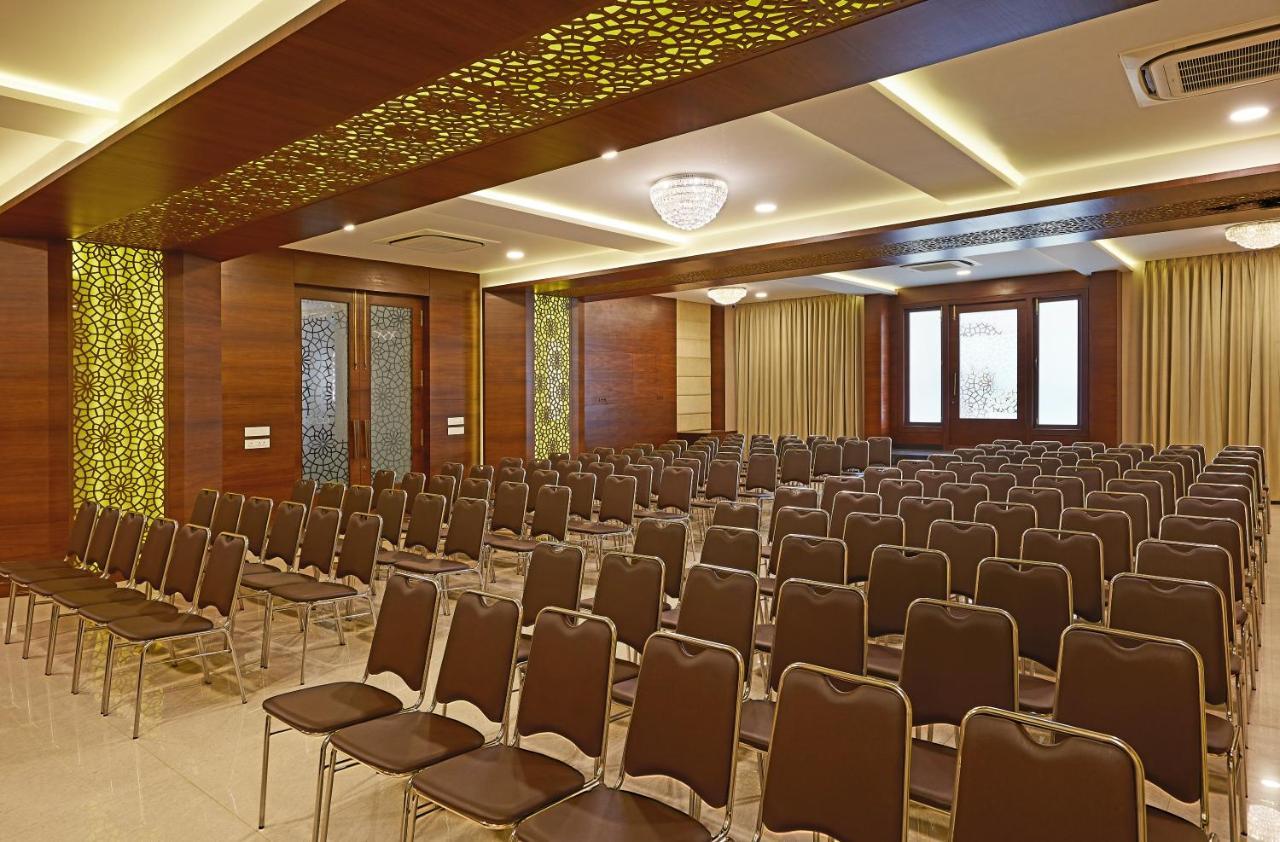 Hotel Kamar Residences And Banquets Madras Buitenkant foto